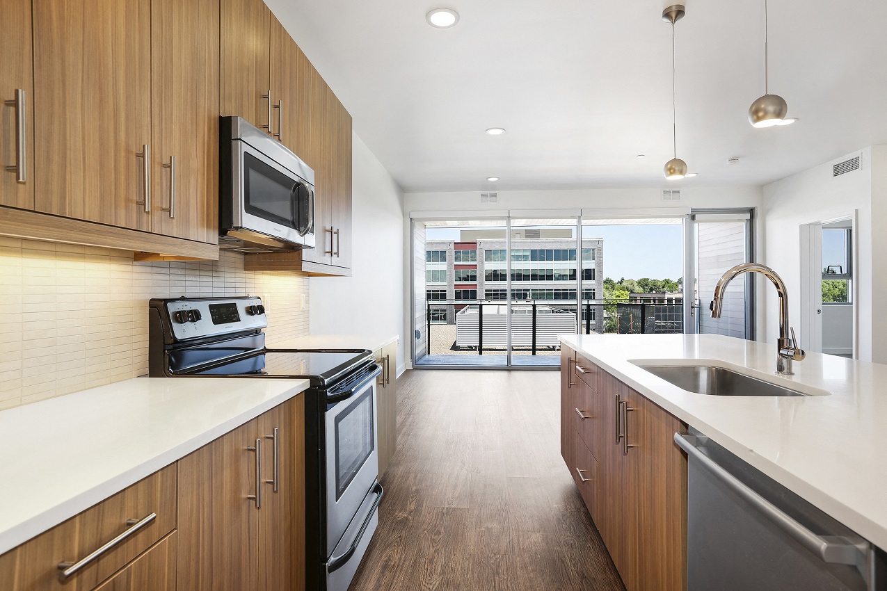 http://cdn.rentcafe.com/dmslivecafe/2/101598/702 Kitchen 2_sm.jpg
